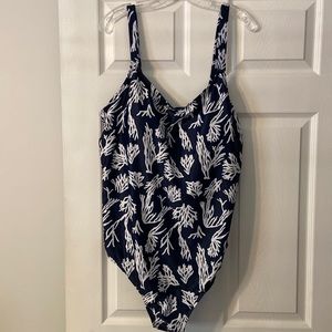 Kensie Women’s Swimsuit size 3X brand new with tags navy blue and white design